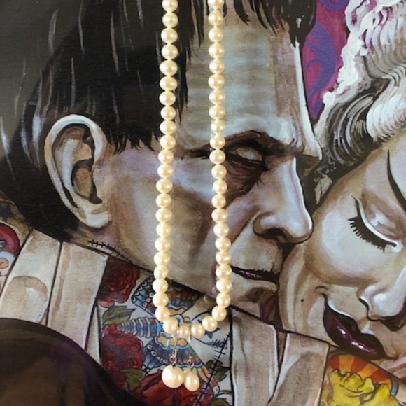 Fresh Water Pearl Necklace & Earrings - Picture 3 of 8